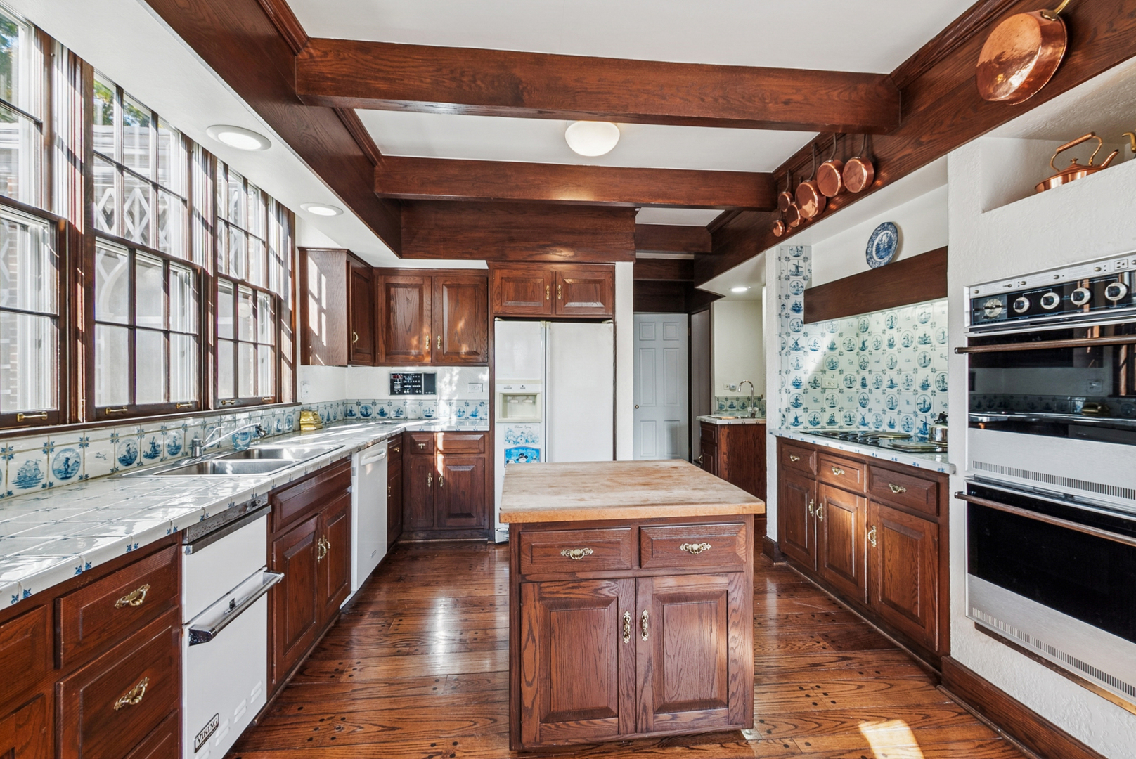 1053 Laurie Lane, Burr Ridge, IL 60527