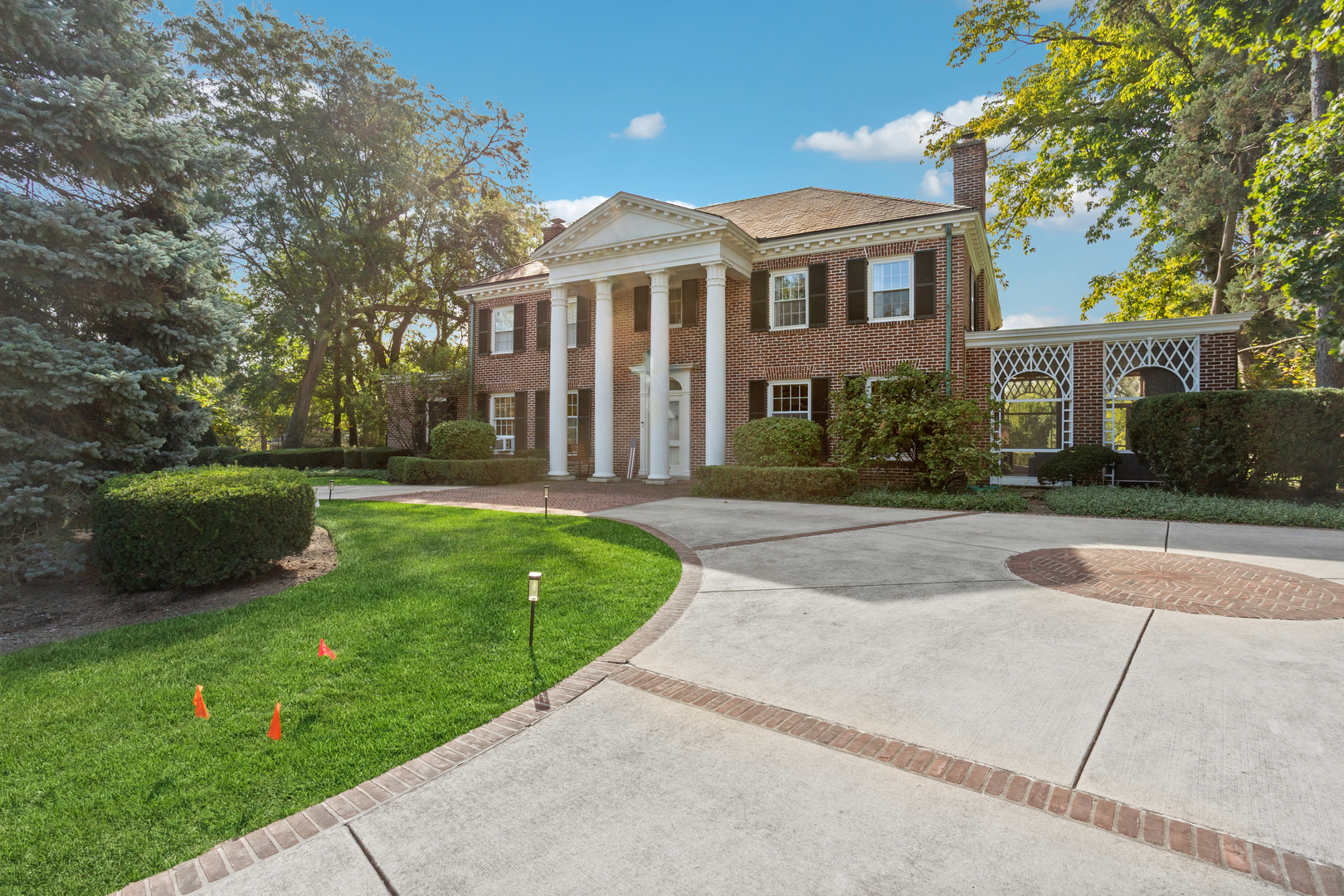 1053 Laurie Lane, Burr Ridge, IL 60527