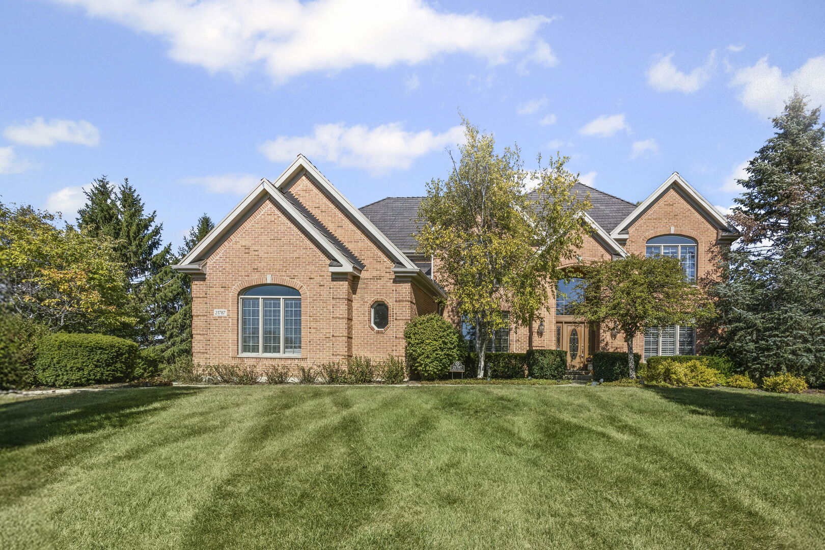 21787 W Vernon Ridge Drive, Mundelein, IL 60060
