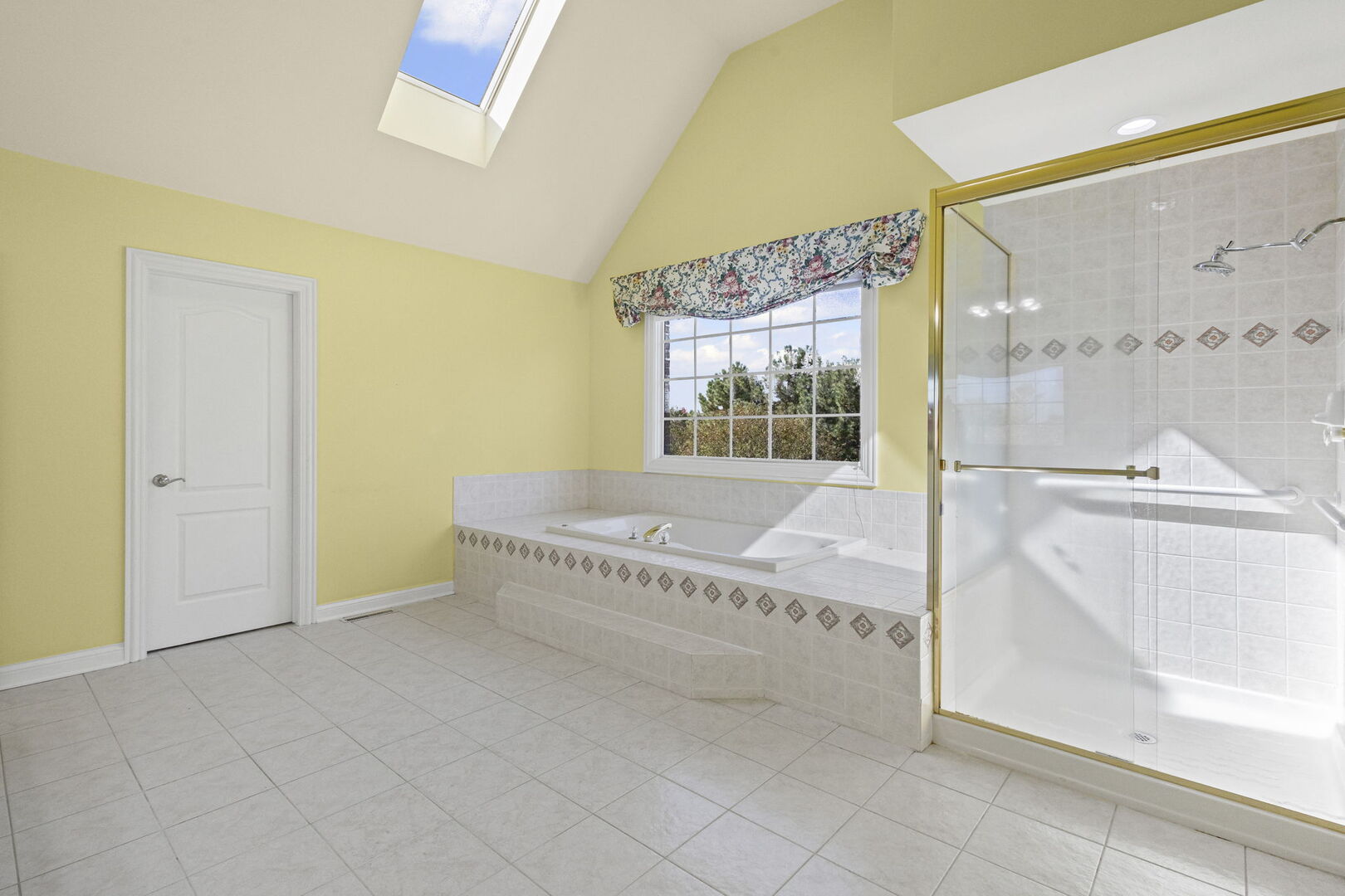 21787 W Vernon Ridge Drive, Mundelein, IL 60060