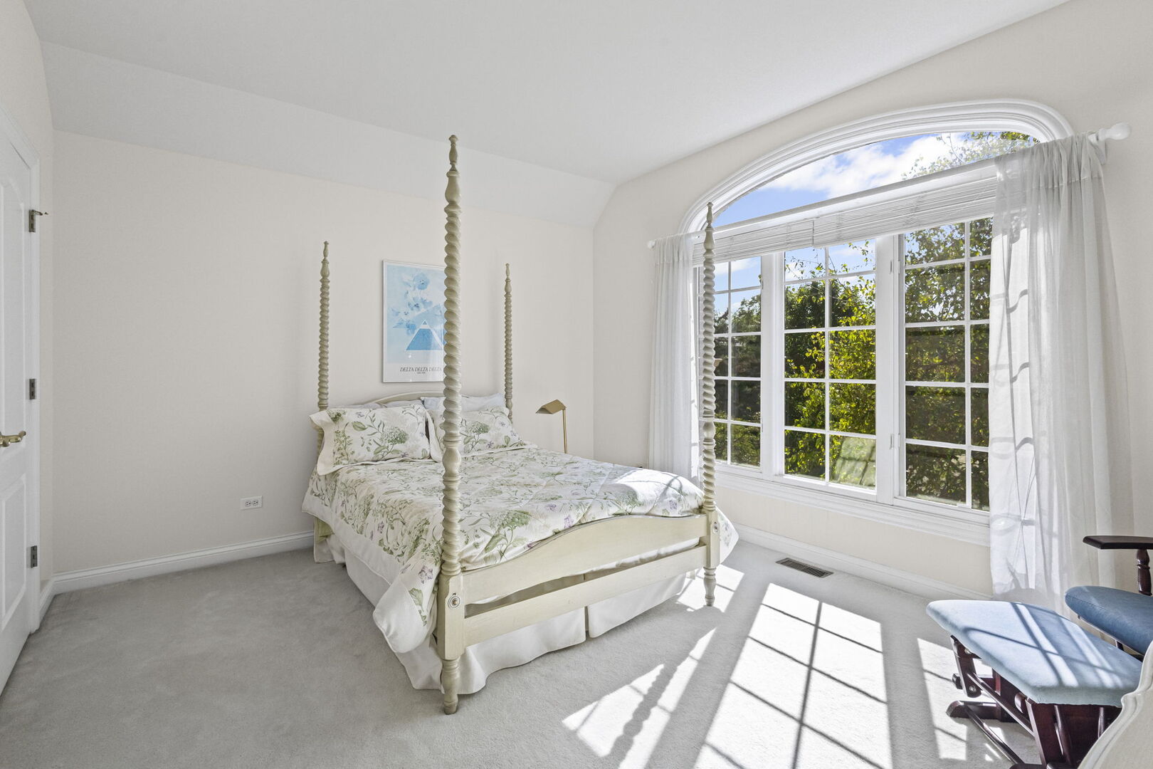 21787 W Vernon Ridge Drive, Mundelein, IL 60060