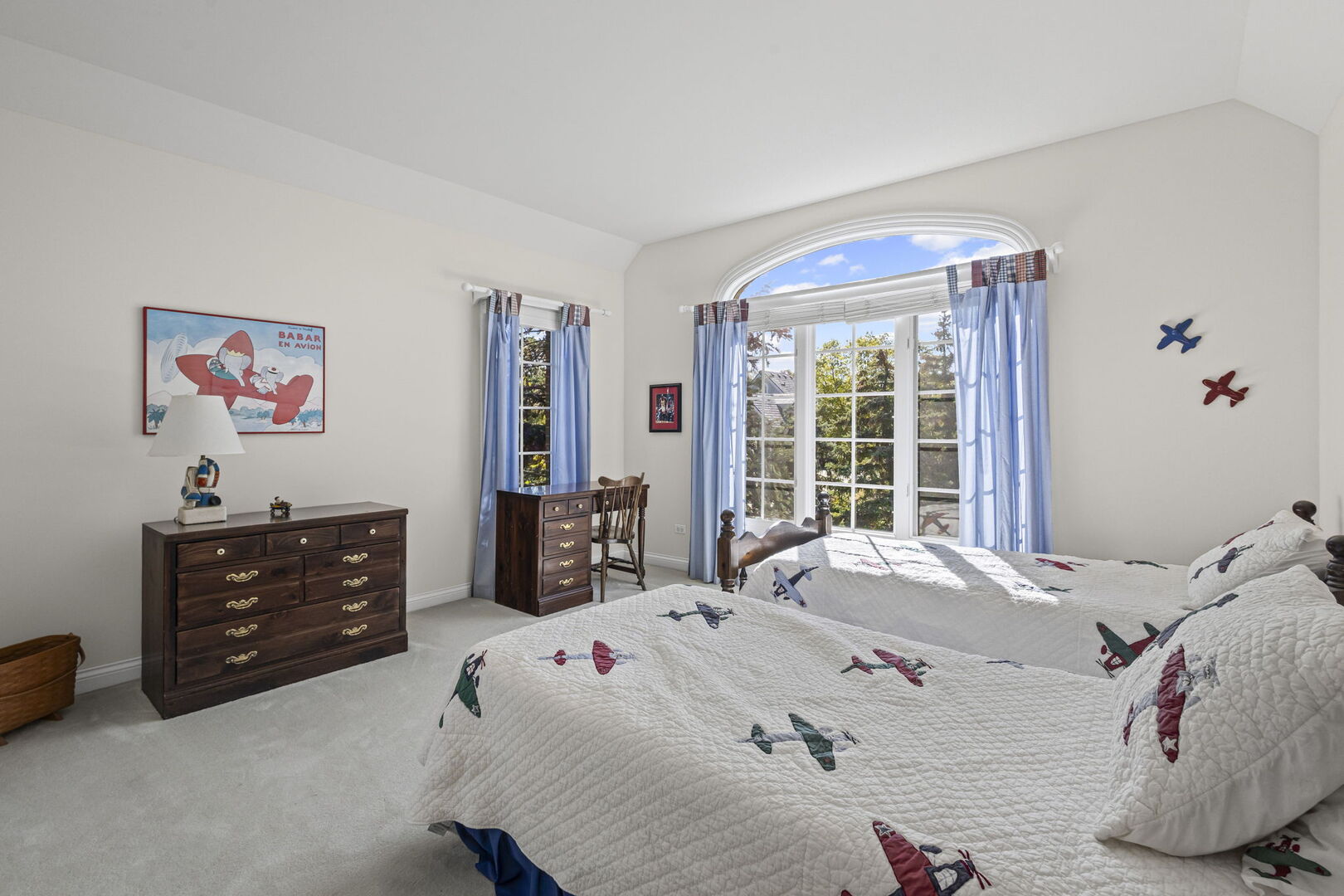 21787 W Vernon Ridge Drive, Mundelein, IL 60060