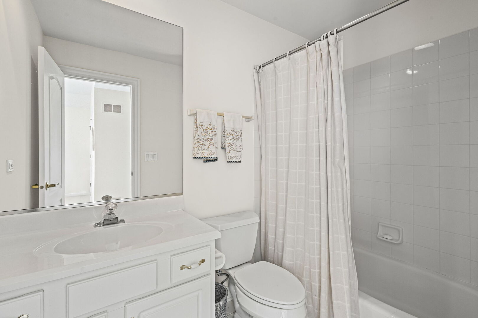 21787 W Vernon Ridge Drive, Mundelein, IL 60060