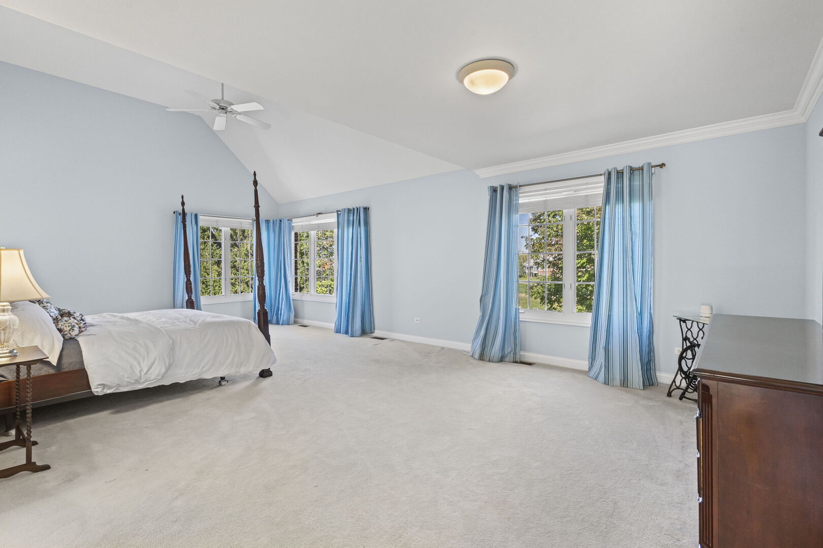 21787 W Vernon Ridge Drive, Mundelein, IL 60060