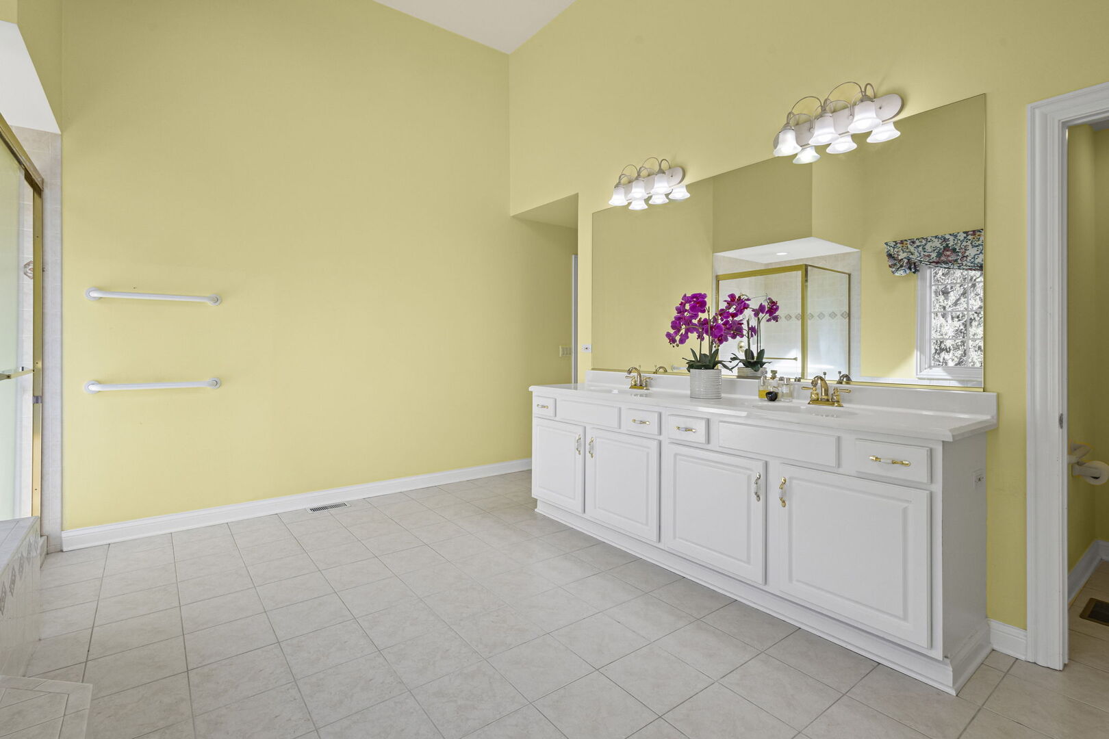 21787 W Vernon Ridge Drive, Mundelein, IL 60060