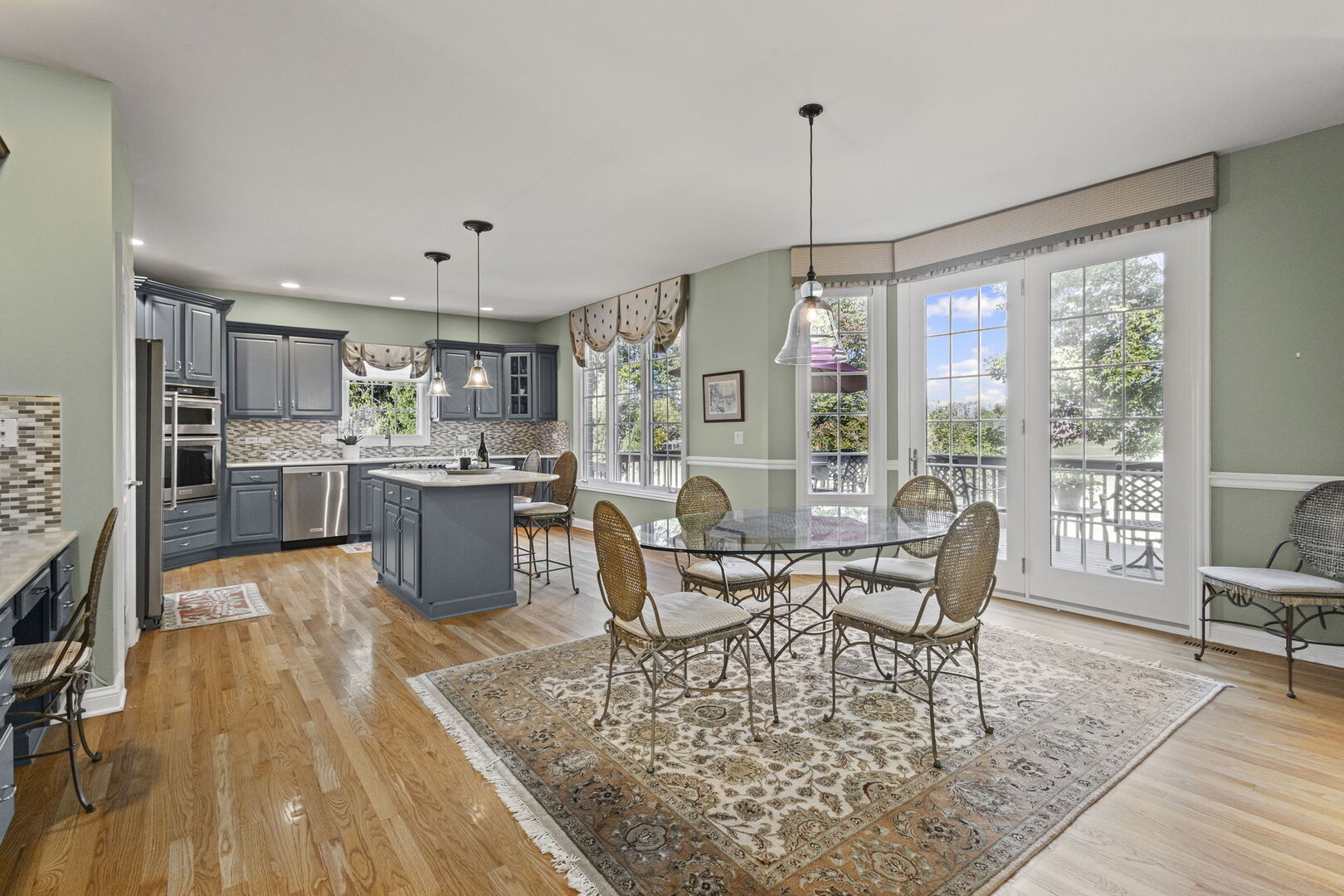 21787 W Vernon Ridge Drive, Mundelein, IL 60060