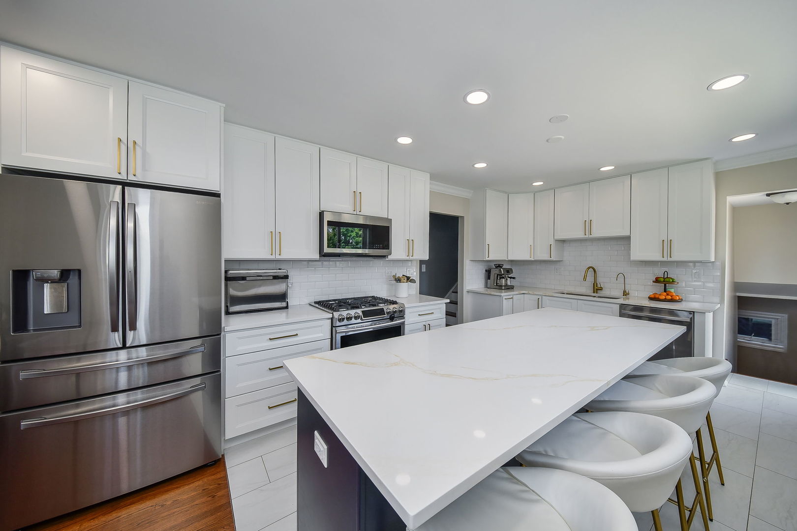 744 N Neva Avenue, Addison, IL 60101