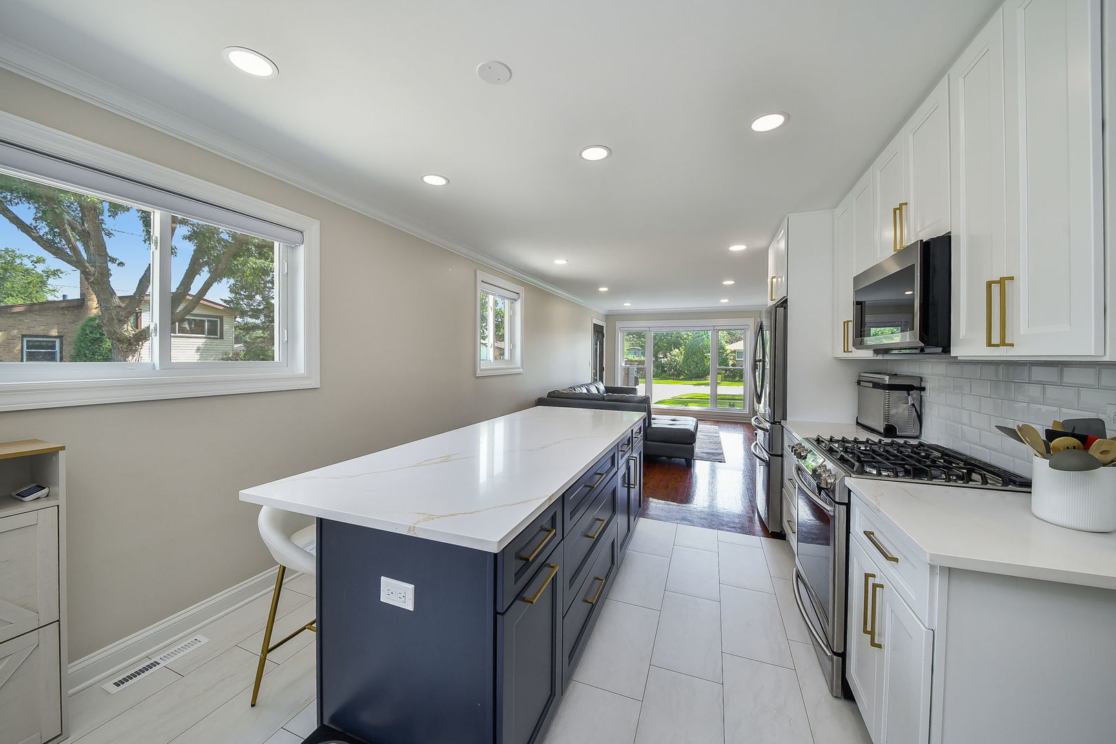 744 N Neva Avenue, Addison, IL 60101