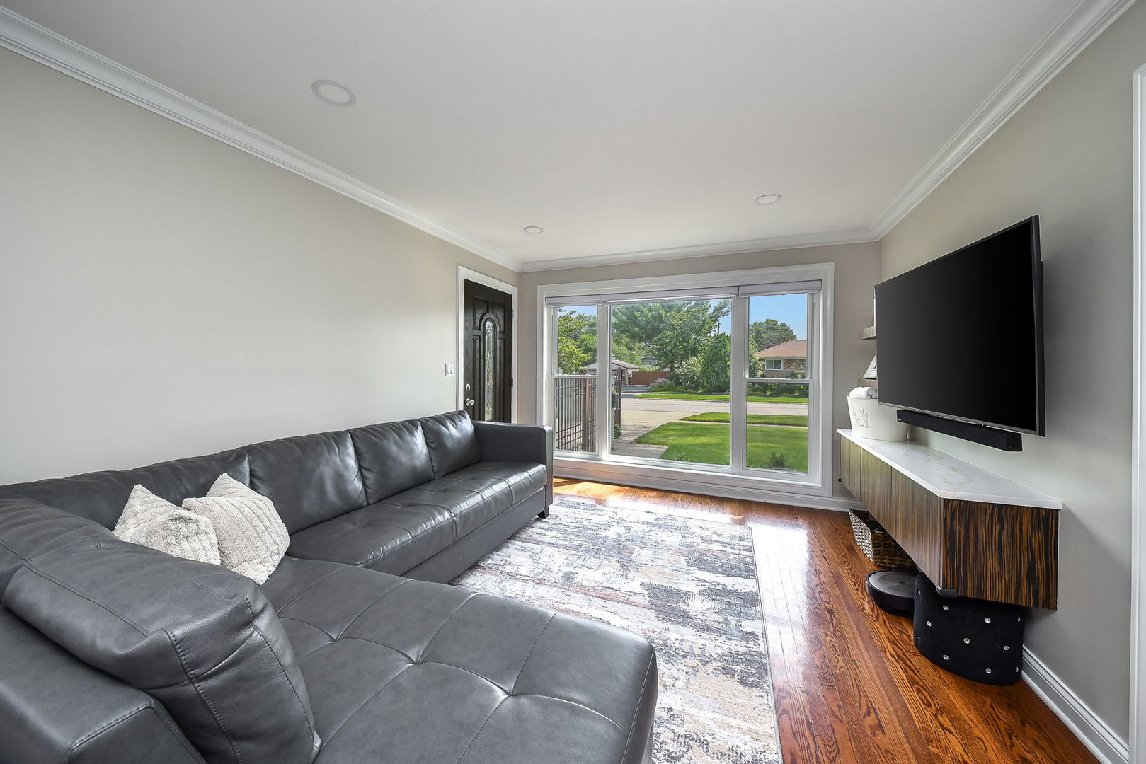 744 N Neva Avenue, Addison, IL 60101