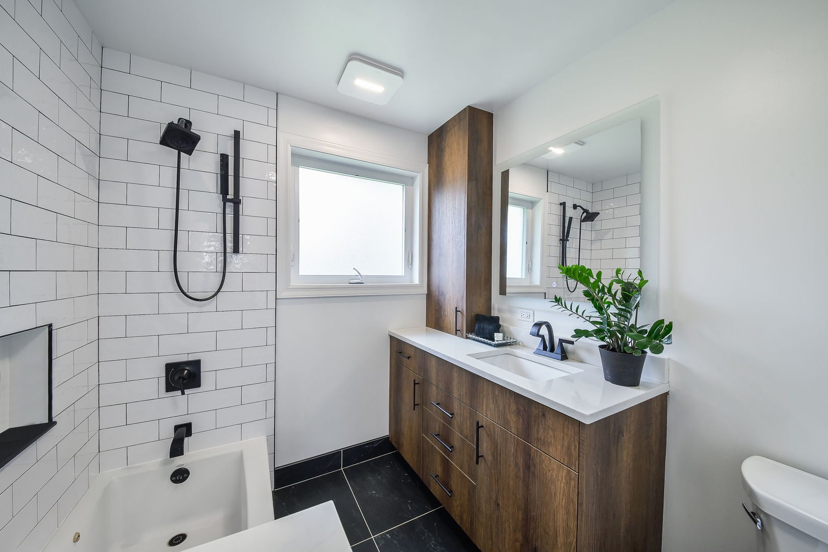 744 N Neva Avenue, Addison, IL 60101