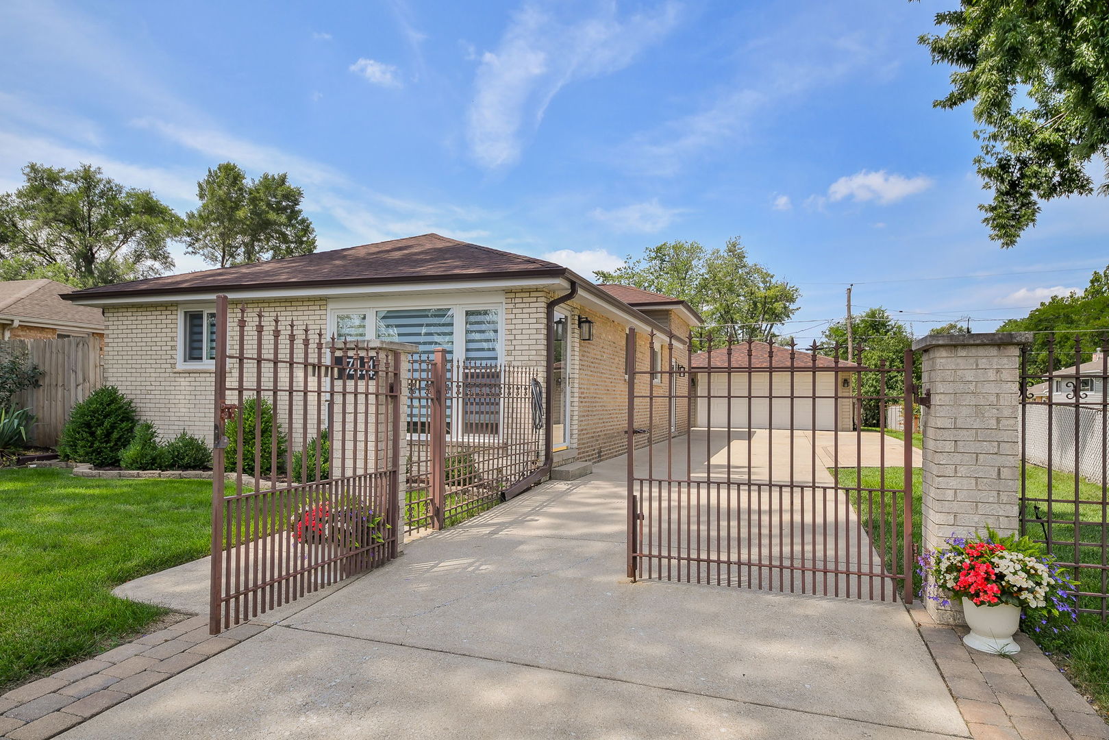 744 N Neva Avenue, Addison, IL 60101