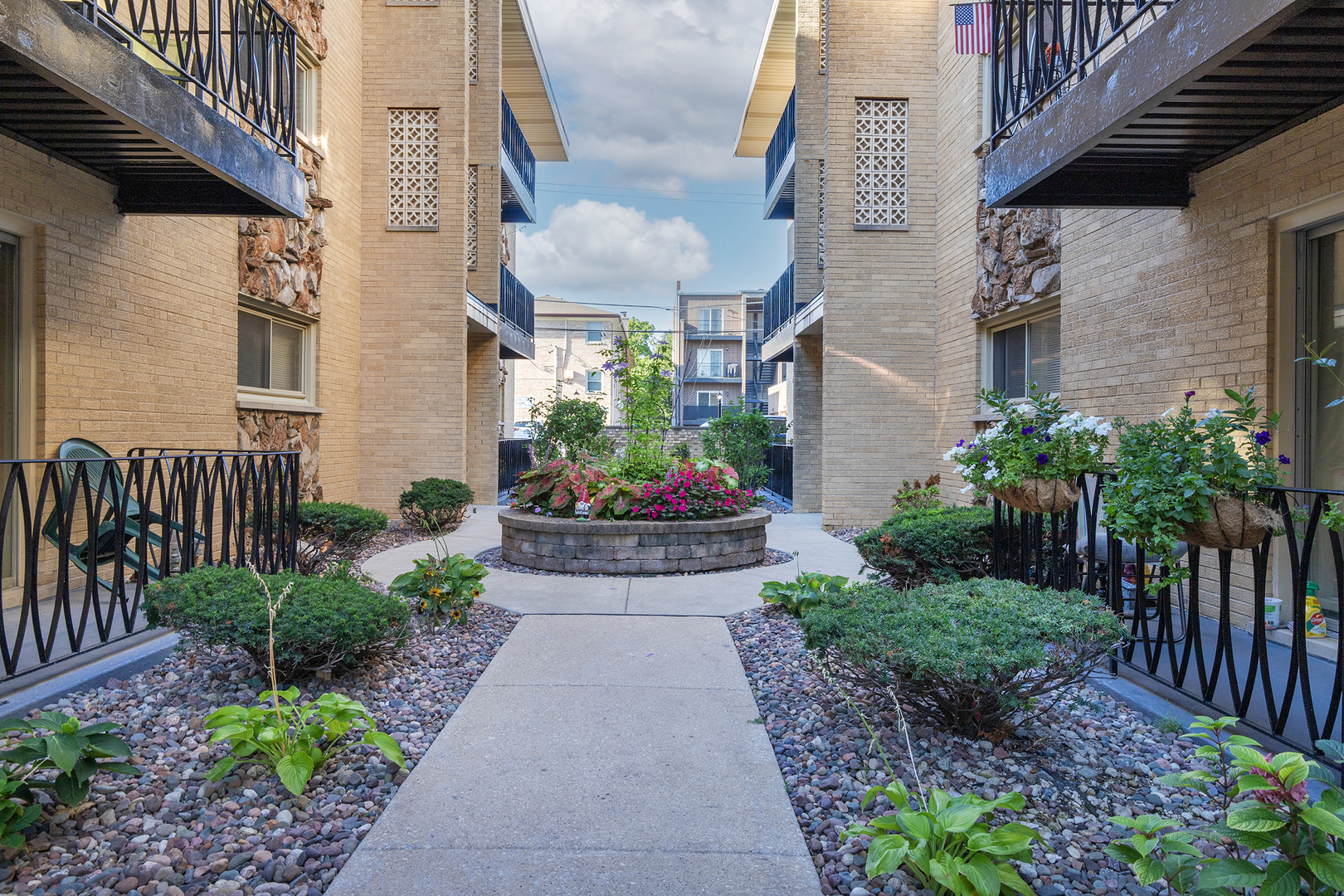 6852 N Northwest Highway #2B, Chicago, IL 60631