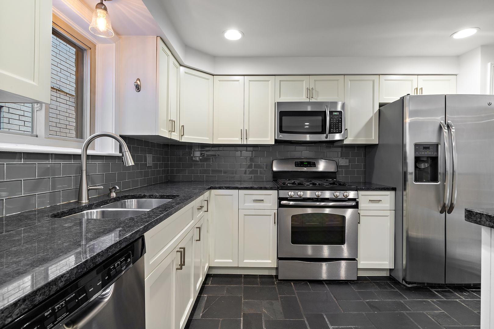 6852 N Northwest Highway #2B, Chicago, IL 60631