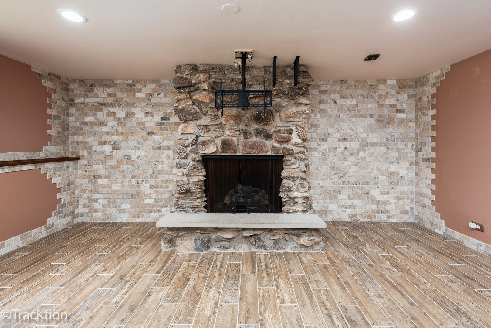 7004 Roberts Drive, Woodridge, IL 60517