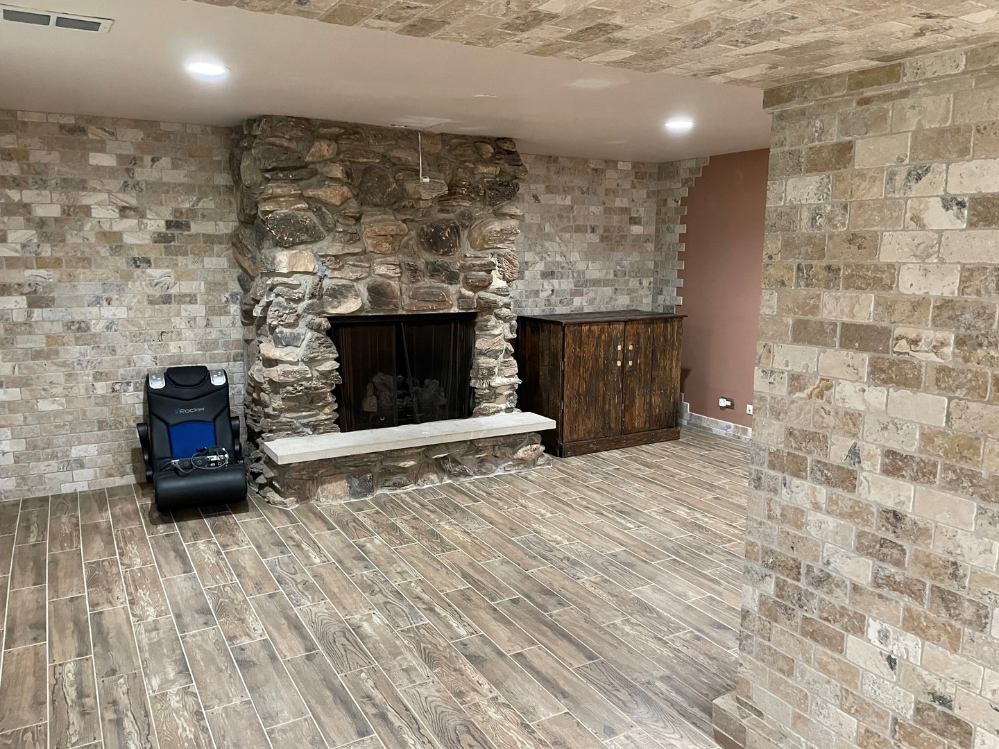 7004 Roberts Drive, Woodridge, IL 60517