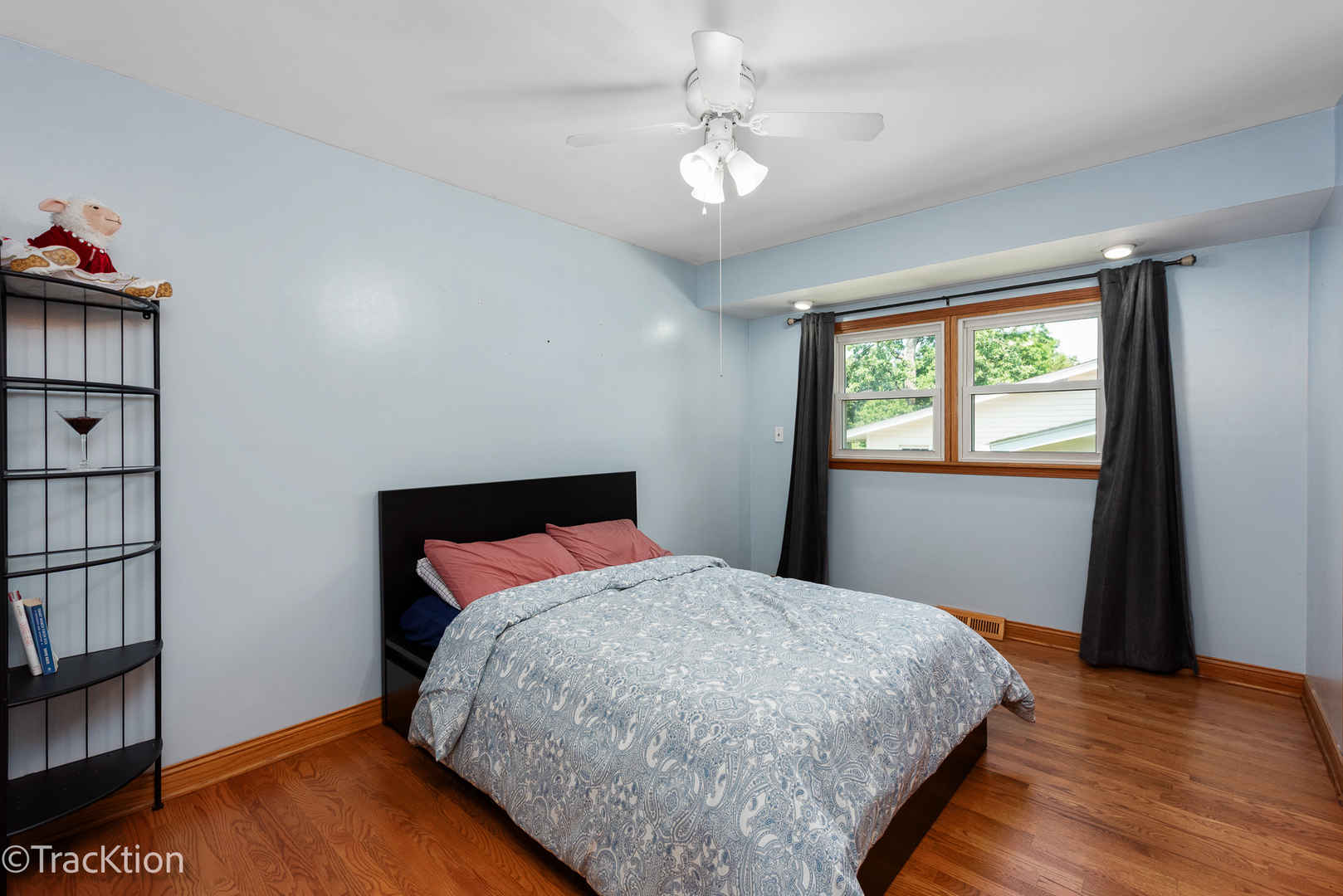 7004 Roberts Drive, Woodridge, IL 60517