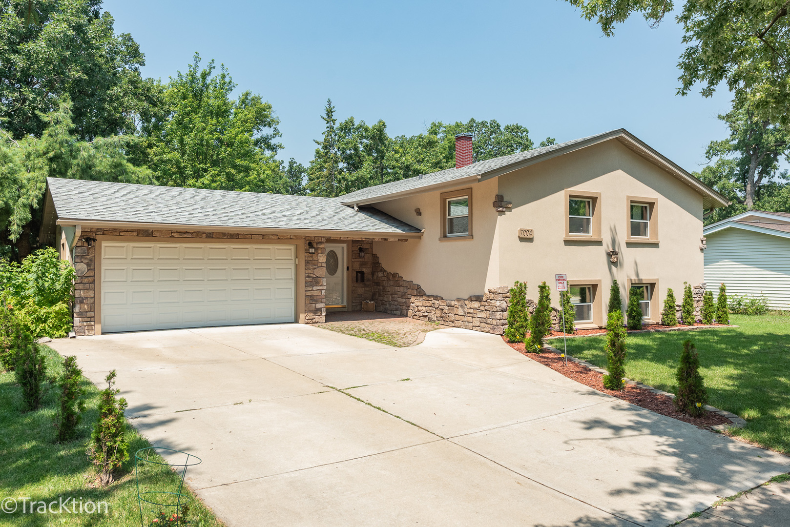 7004 Roberts Drive, Woodridge, IL 60517