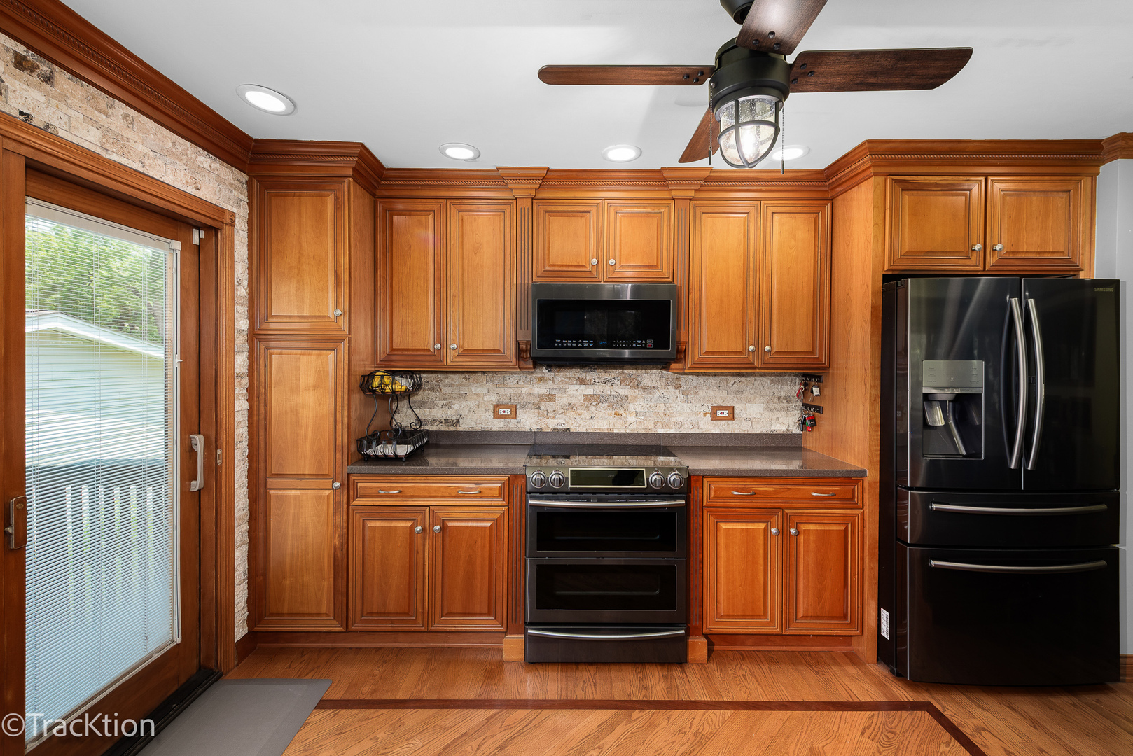 7004 Roberts Drive, Woodridge, IL 60517