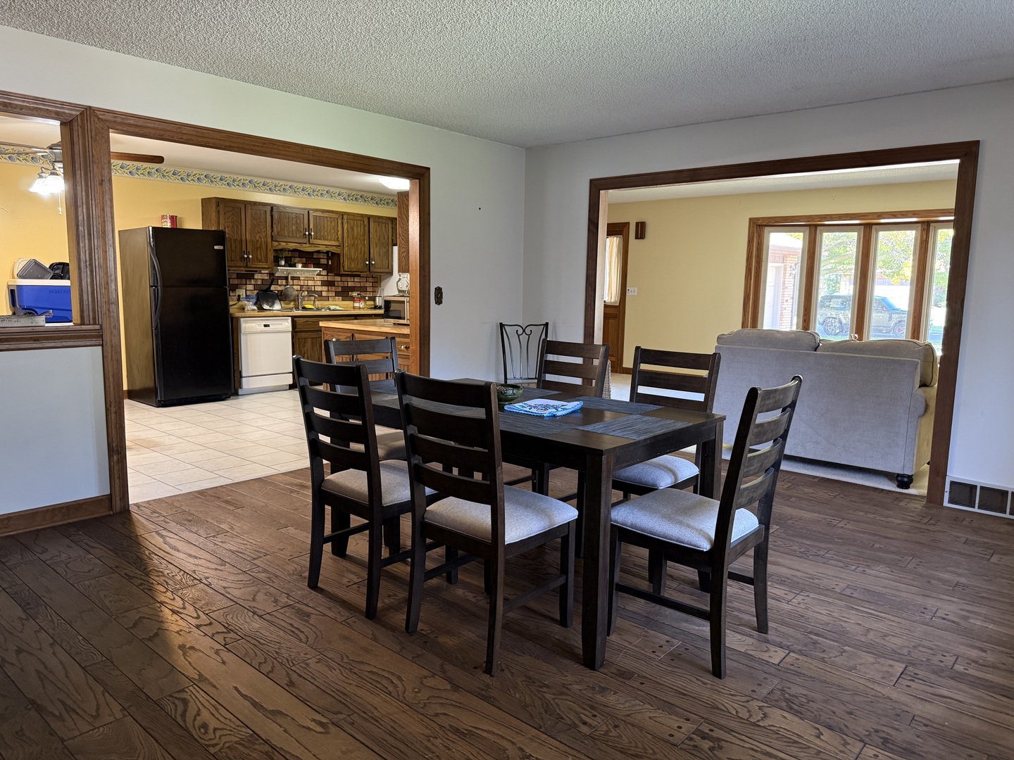 745 Donna Avenue, Aurora, IL 60505