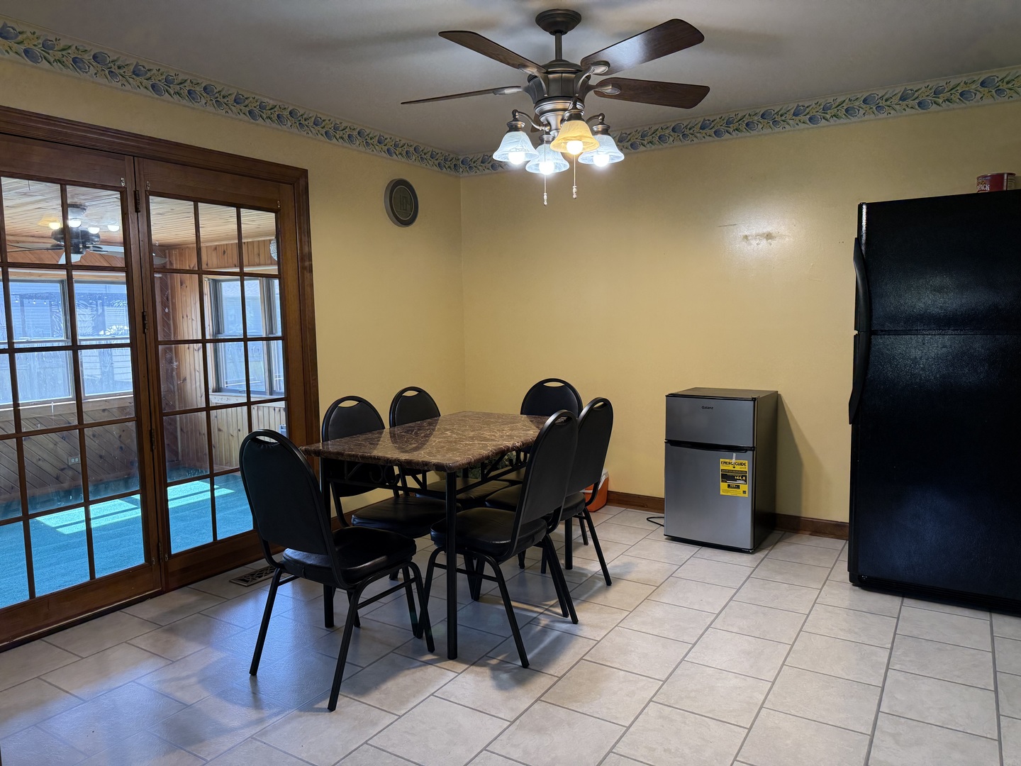 745 Donna Avenue, Aurora, IL 60505