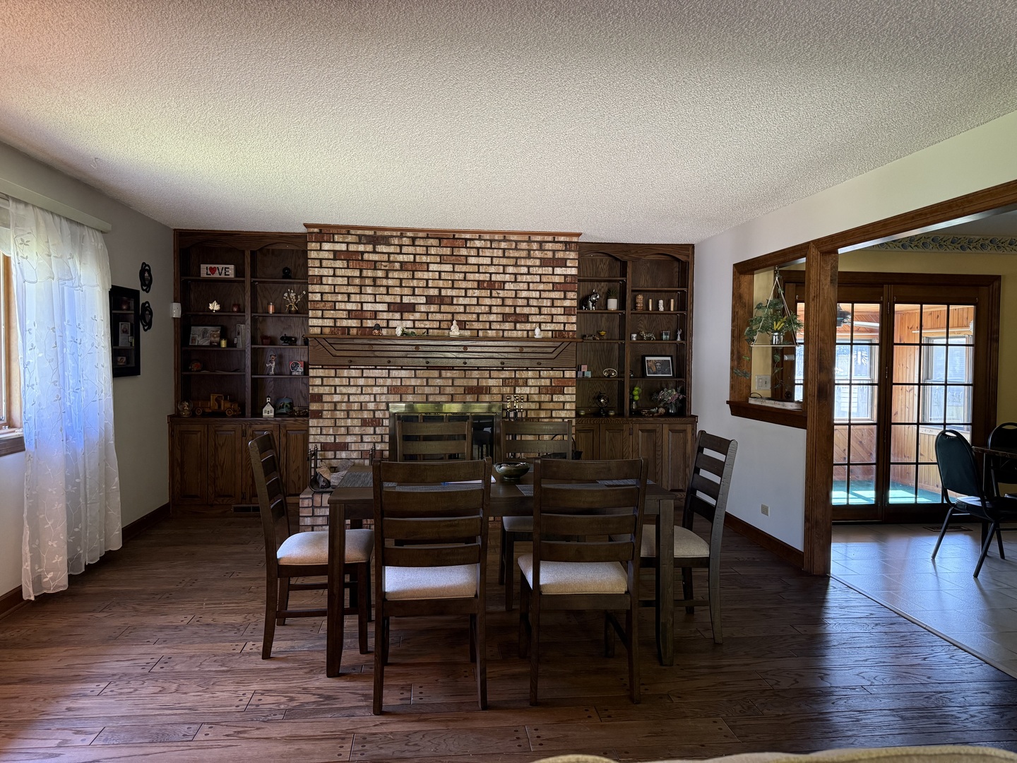 745 Donna Avenue, Aurora, IL 60505