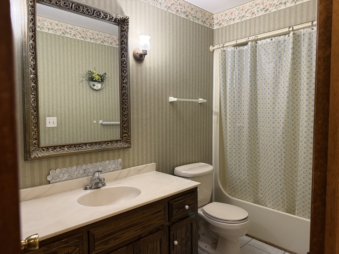 745 Donna Avenue, Aurora, IL 60505