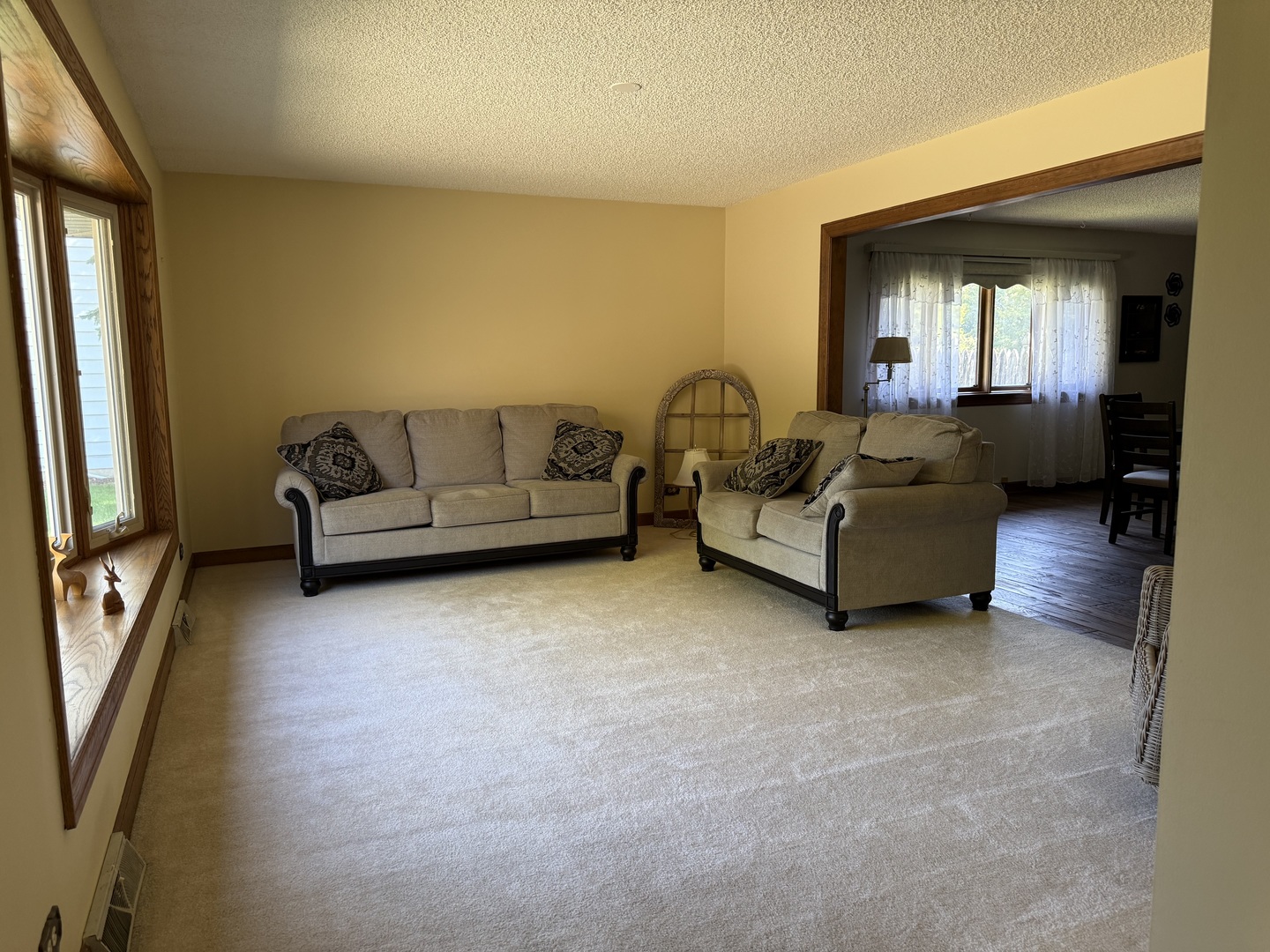 745 Donna Avenue, Aurora, IL 60505