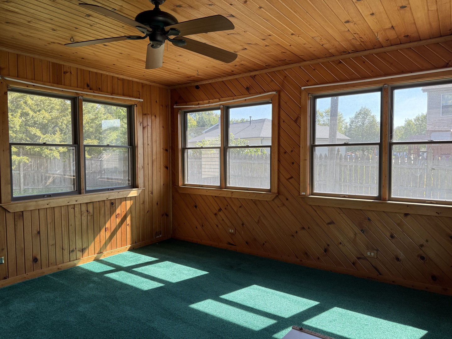 745 Donna Avenue, Aurora, IL 60505