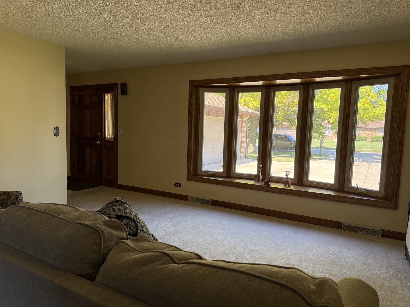 745 Donna Avenue, Aurora, IL 60505