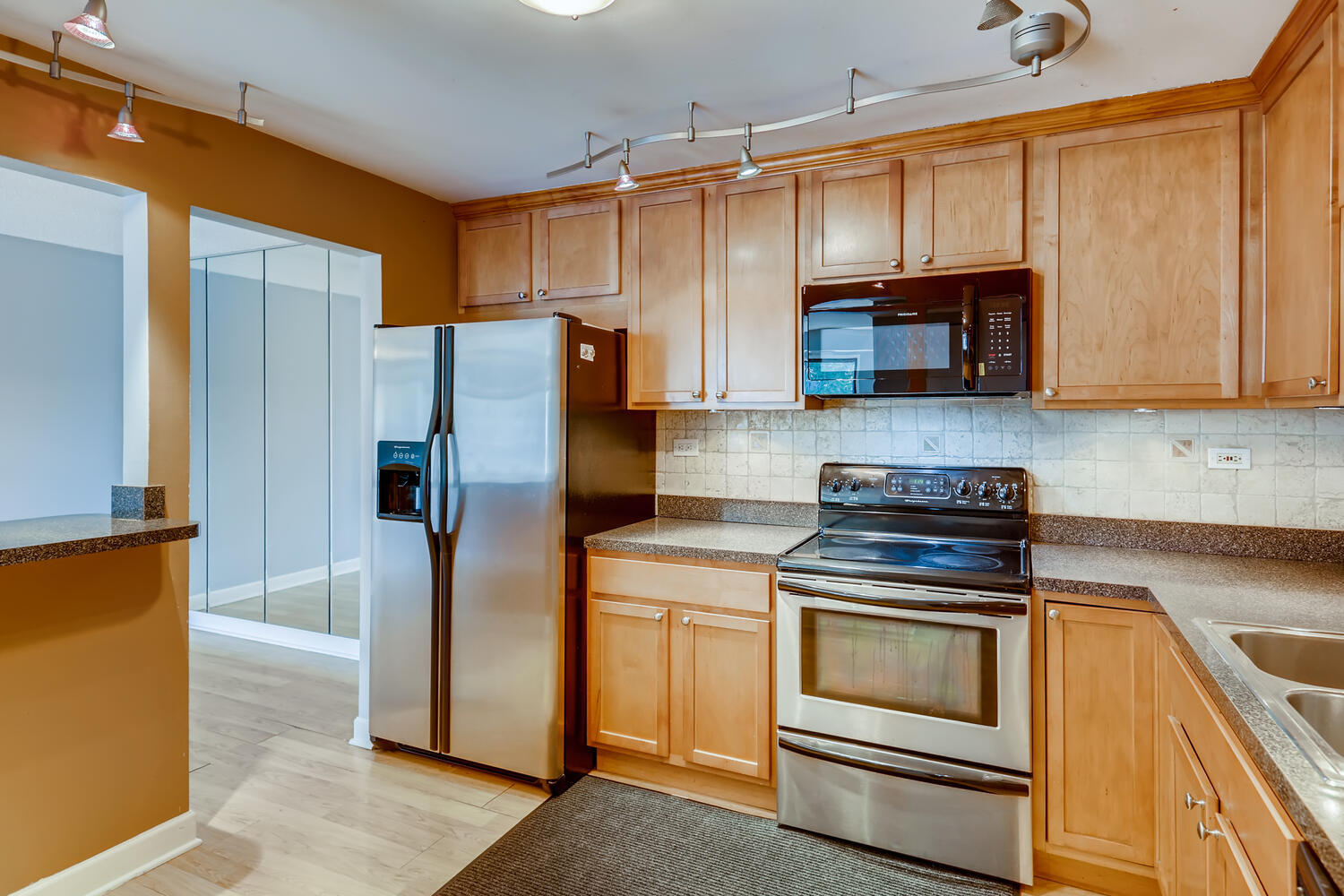 475 PLUM CREEK Drive #303, Wheeling, IL 60090
