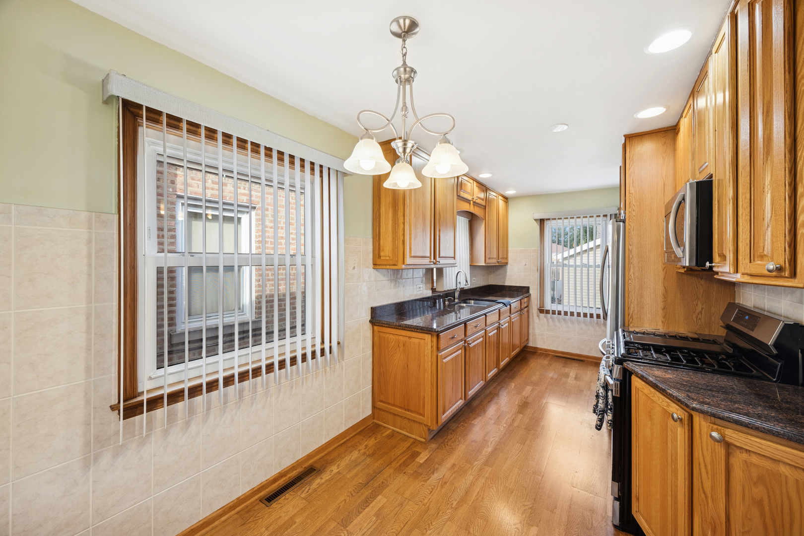 2245 Northgate Avenue, North Riverside, IL 60546