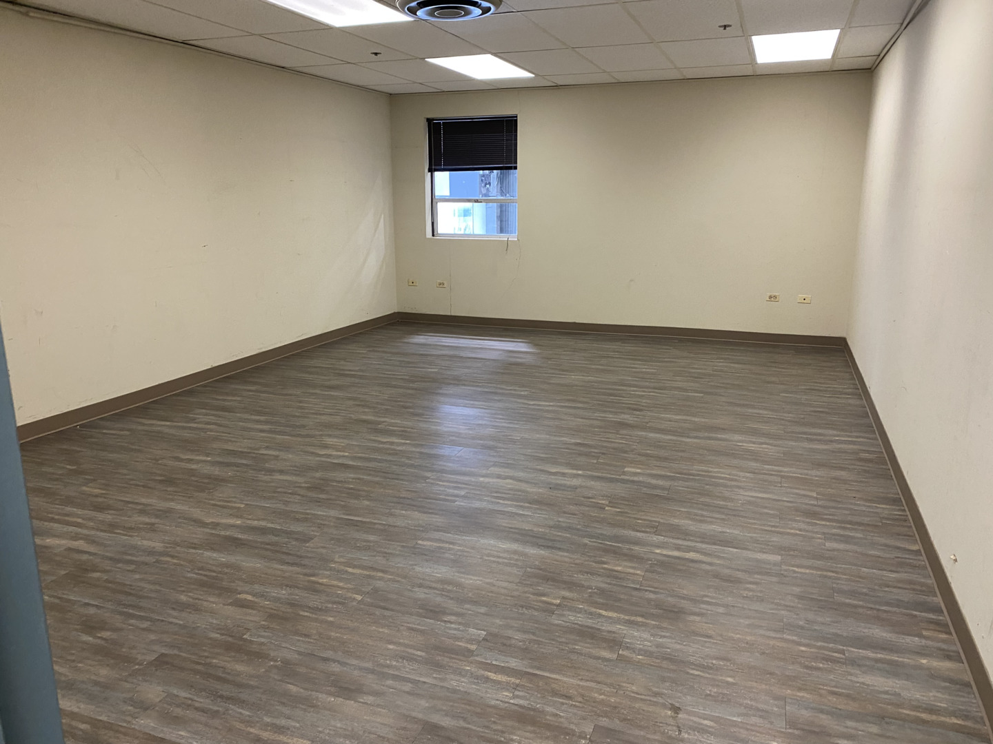 543 W Algonquin Road, Arlington Heights, IL 60005