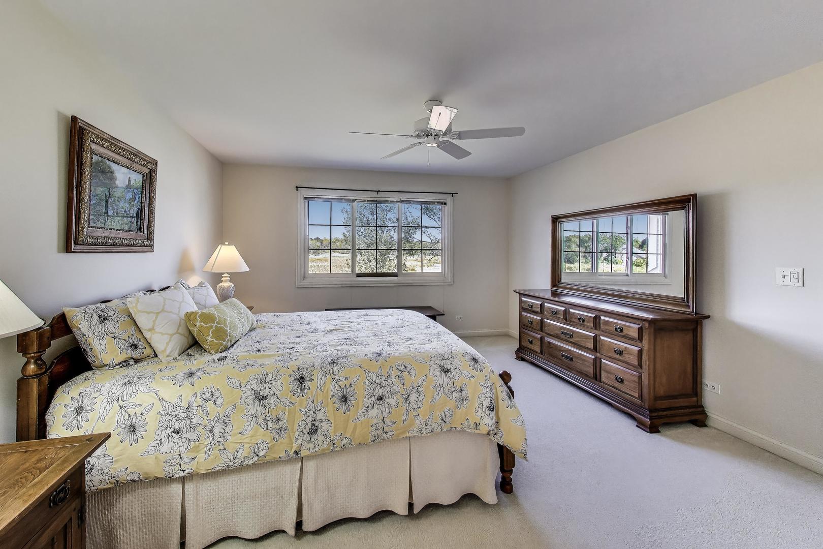 17602 W Knollwood Court, Grayslake, IL 60030