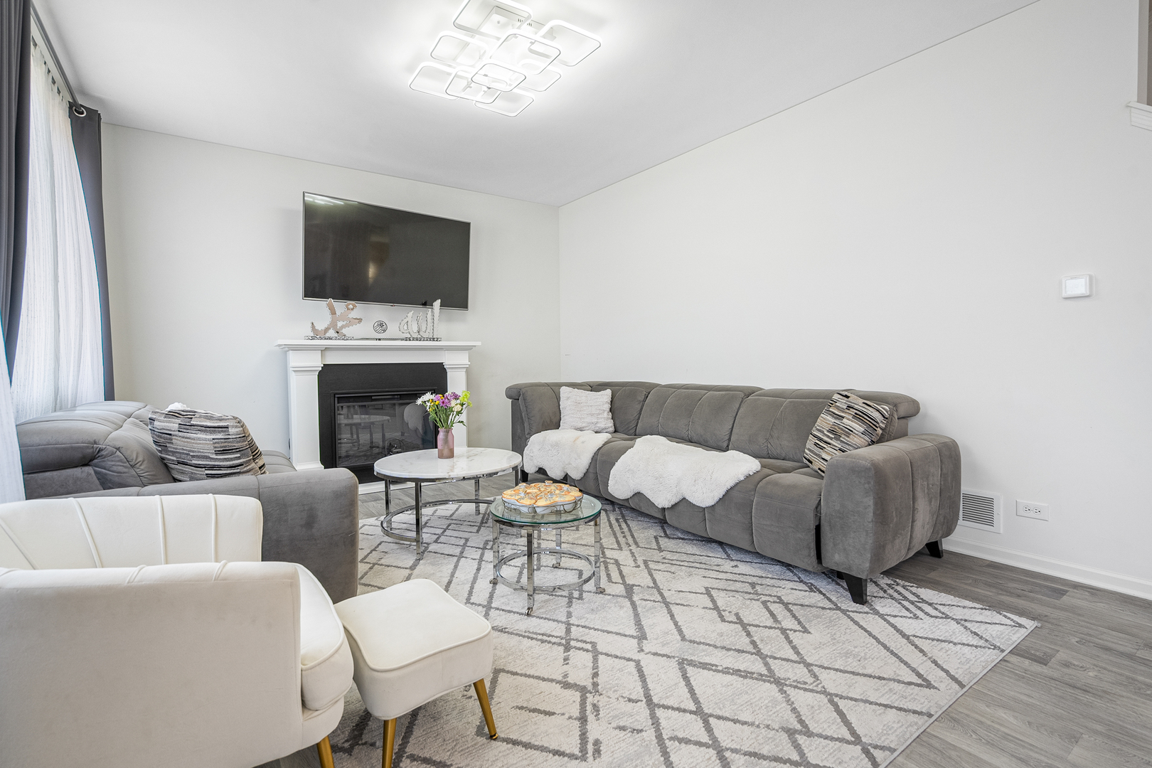 514 S Stone Bluff Drive, Romeoville, IL 60446