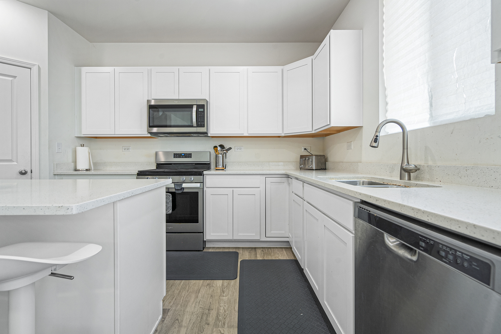 514 S Stone Bluff Drive, Romeoville, IL 60446