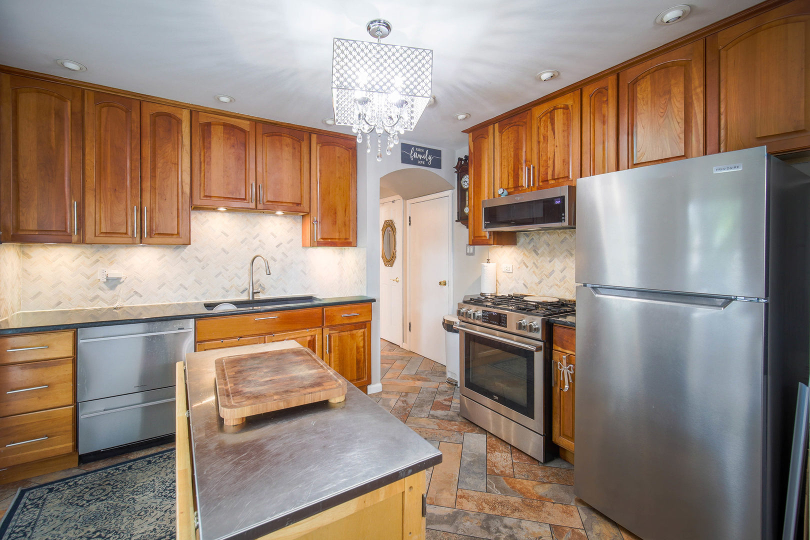 2701 97th Street, Evergreen Park, IL 60805