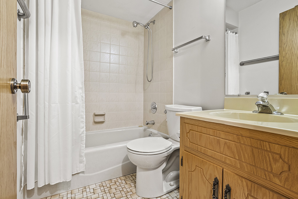 11537 Autobahn Drive #101, Palos Park, IL 60464