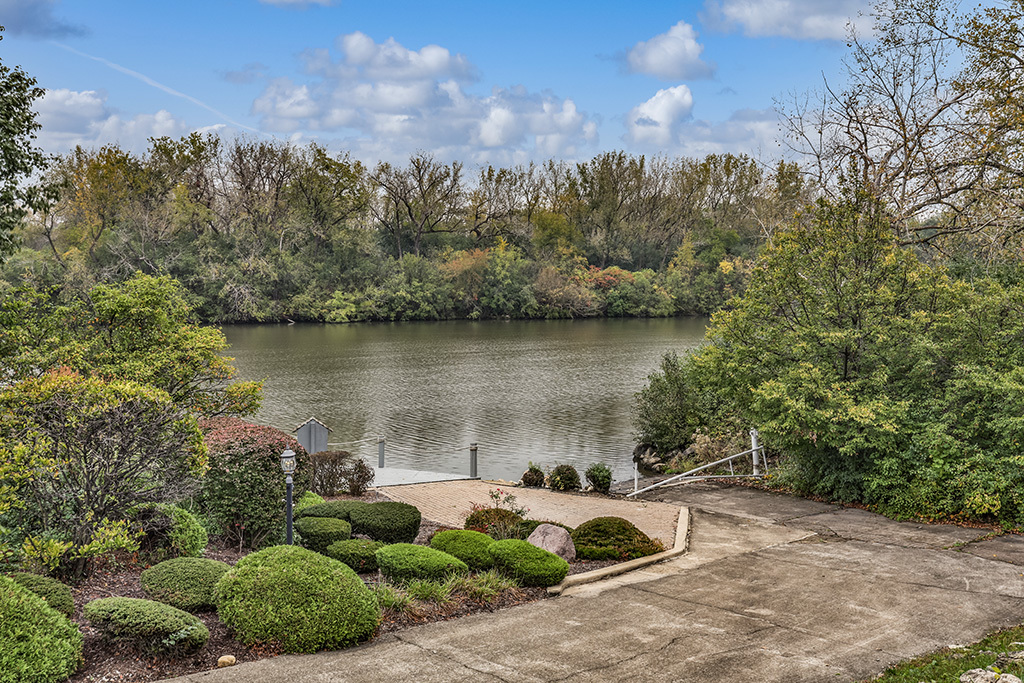 11537 Autobahn Drive #101, Palos Park, IL 60464