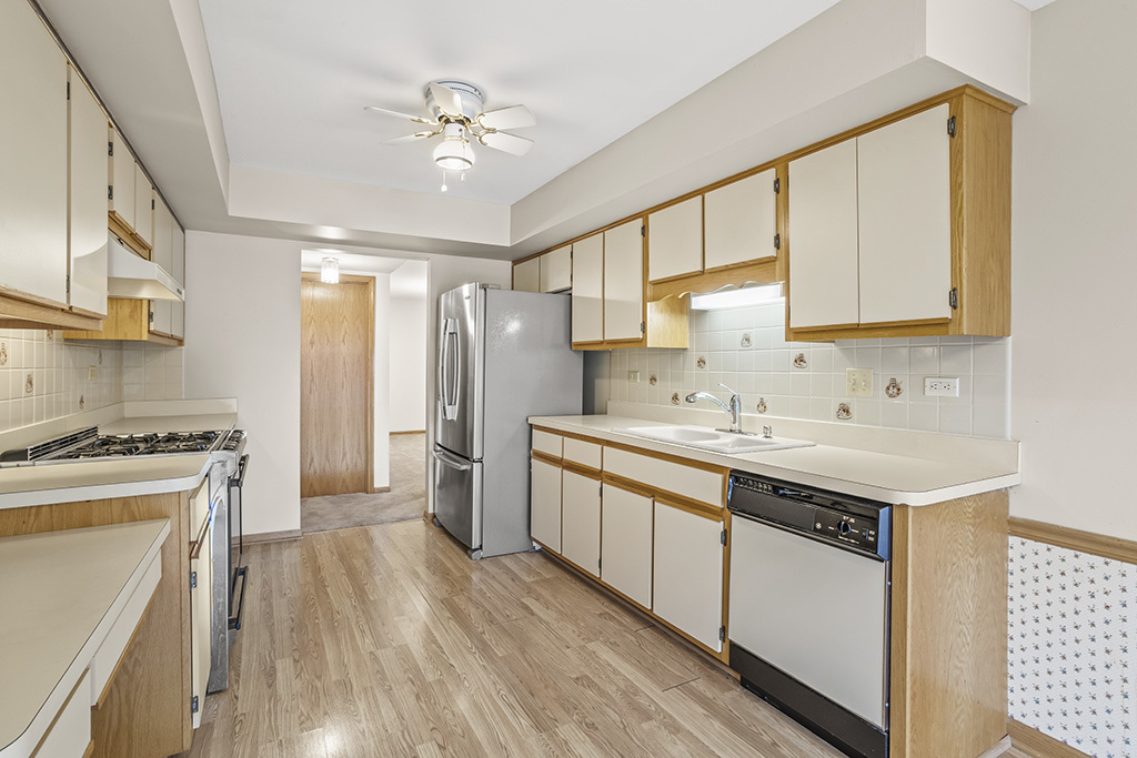 11537 Autobahn Drive #101, Palos Park, IL 60464