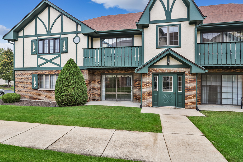 11537 Autobahn Drive #101, Palos Park, IL 60464