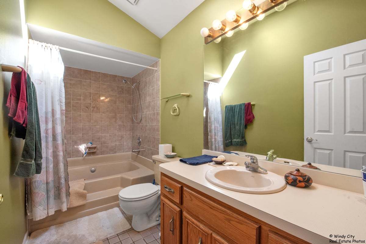 152 N May Street, Addison, IL 60101