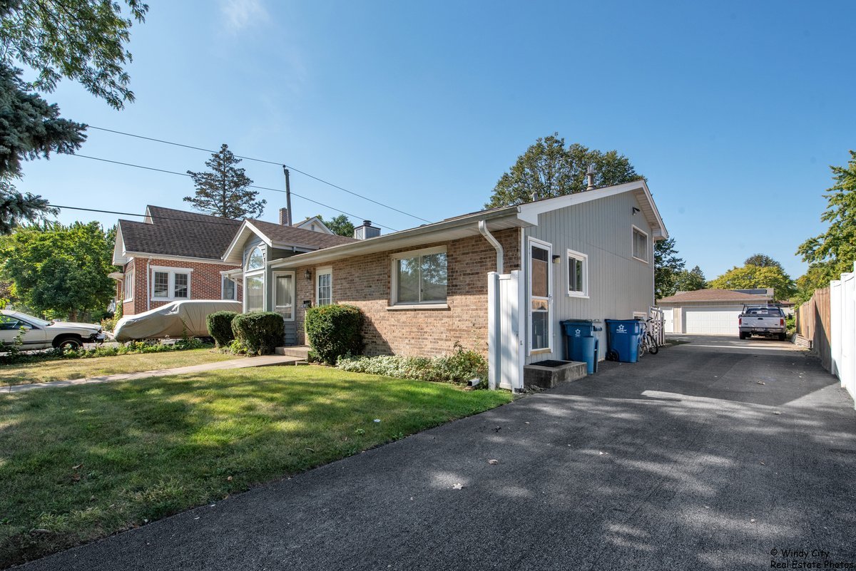 152 N May Street, Addison, IL 60101