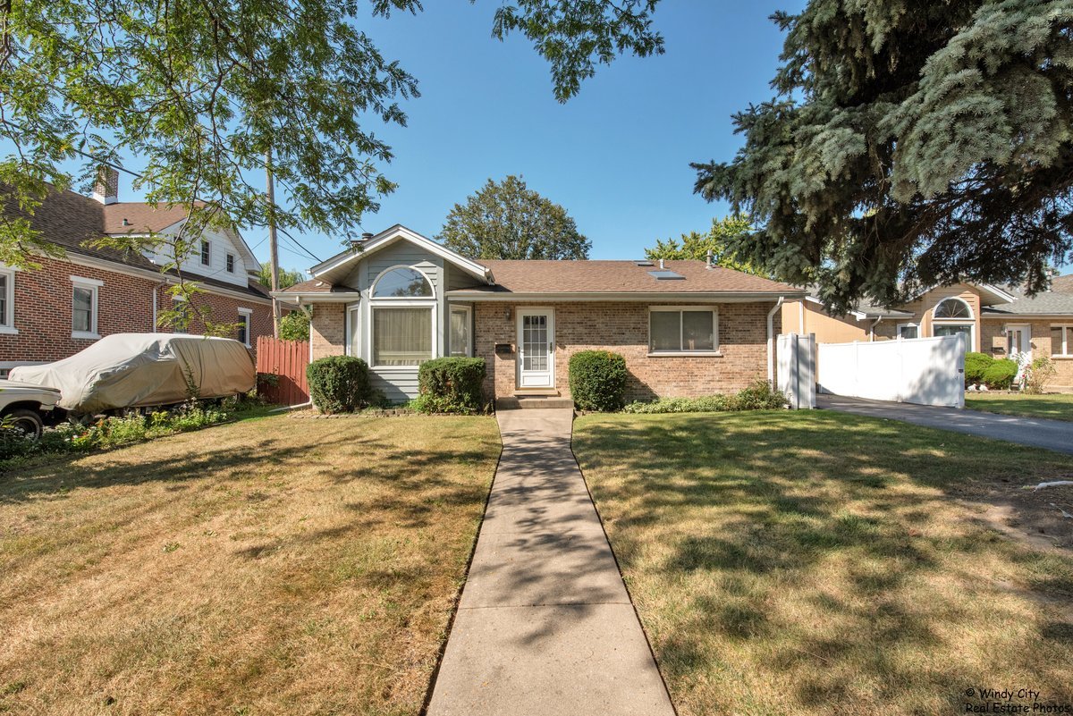 152 N May Street, Addison, IL 60101