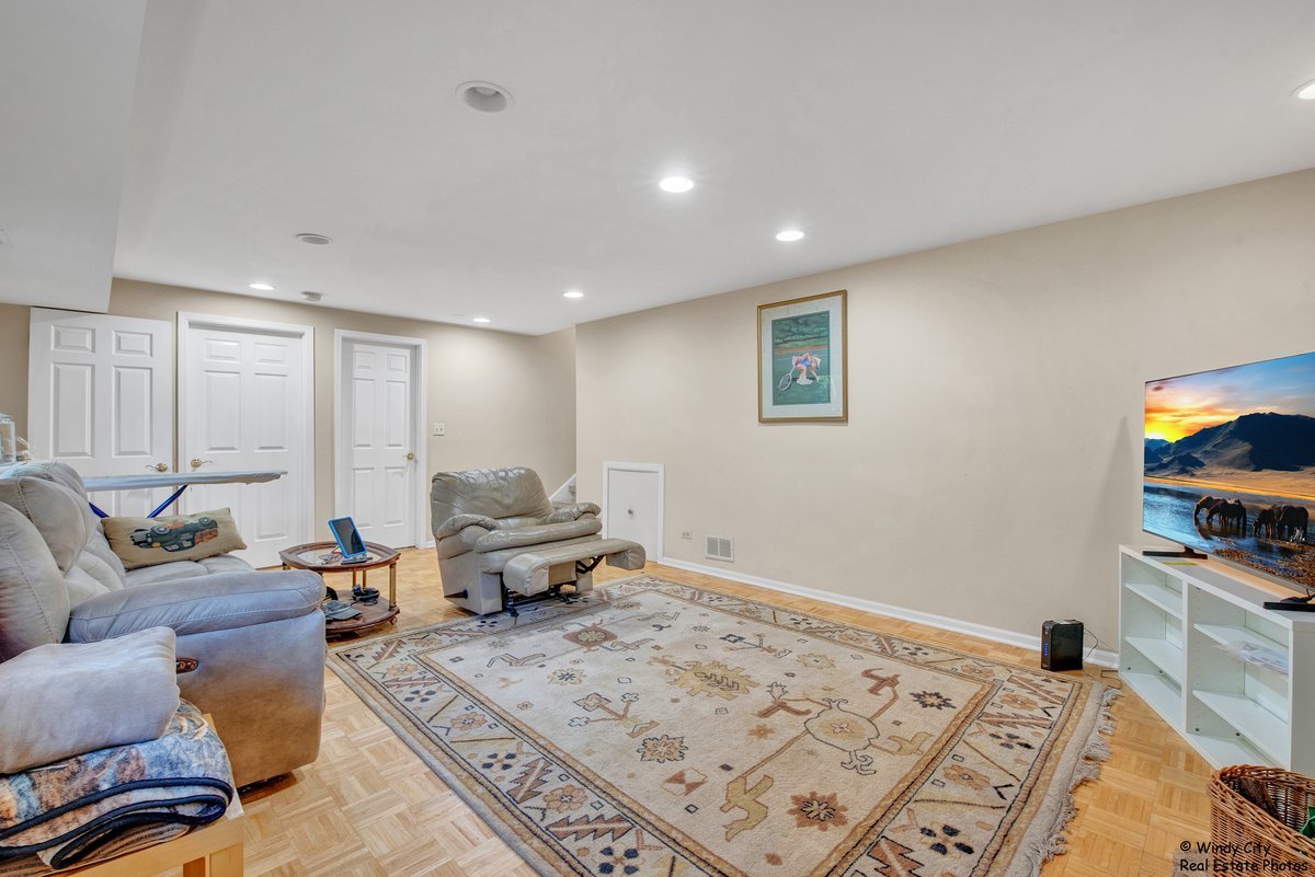 152 N May Street, Addison, IL 60101