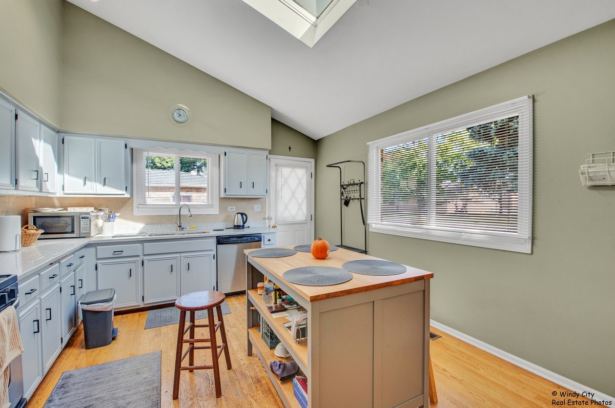 152 N May Street, Addison, IL 60101
