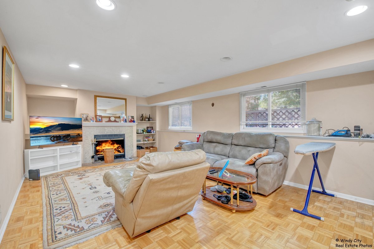 152 N May Street, Addison, IL 60101