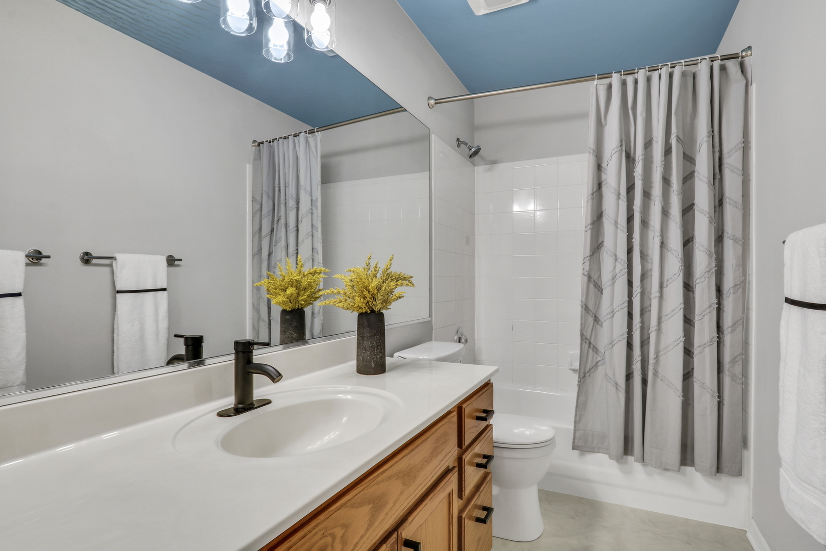 1282 Berkshire Lane, Grayslake, IL 60030