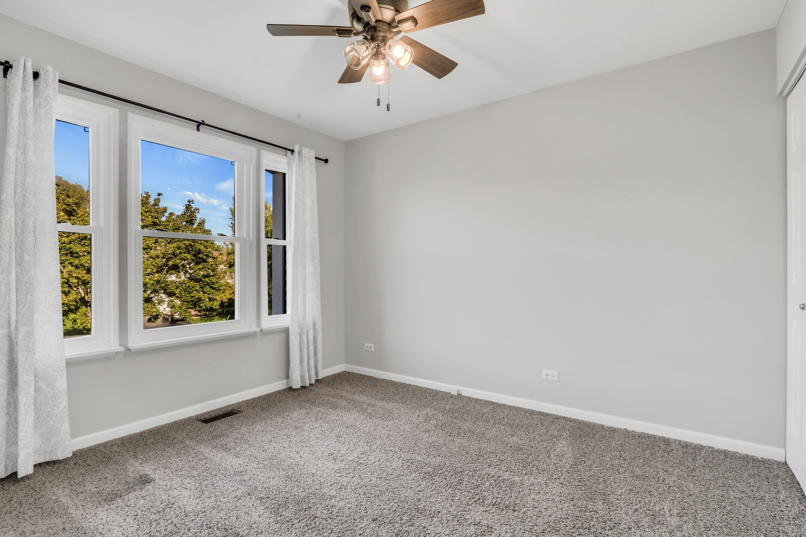 1282 Berkshire Lane, Grayslake, IL 60030