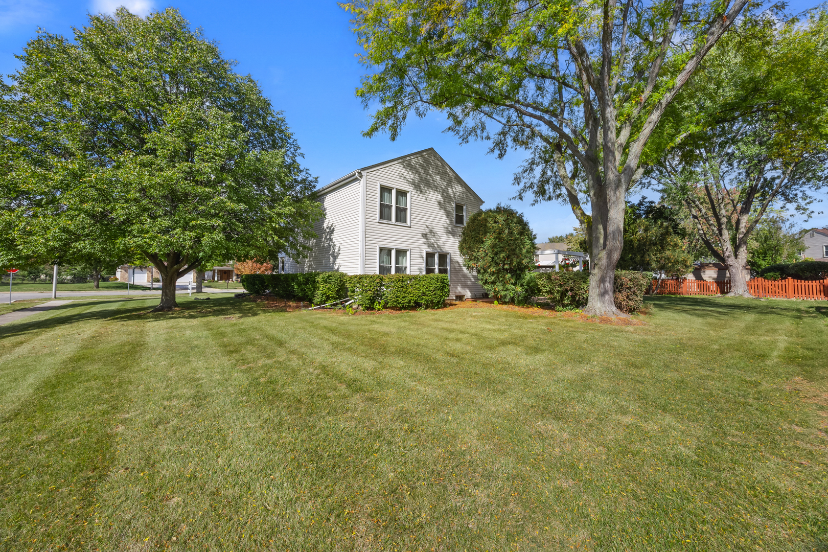 741 N Walnut Lane, Schaumburg, IL 60194