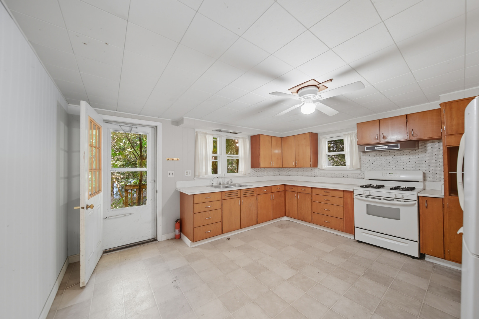 2105 Dodge Street, Dixon, IL 61021